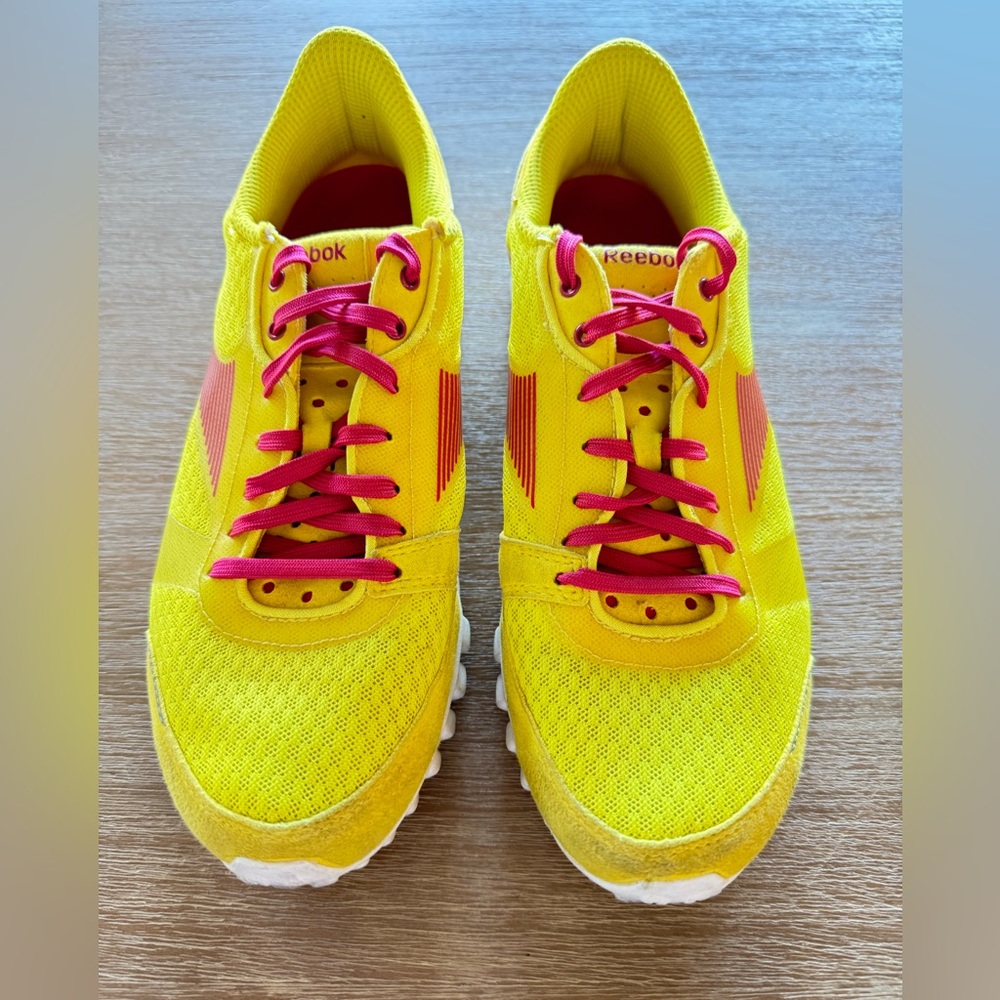 Reebok Realflex Running Shoes. Neon Yellow Sneakers with Pink Laces. Wmn’s 8.5
